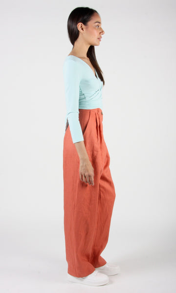 RN1518 - M - Crescentchest Top - Seafoam