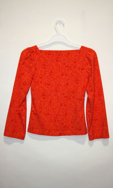 RN1603 - XS - Whiptail Top - Strawberry Skunks