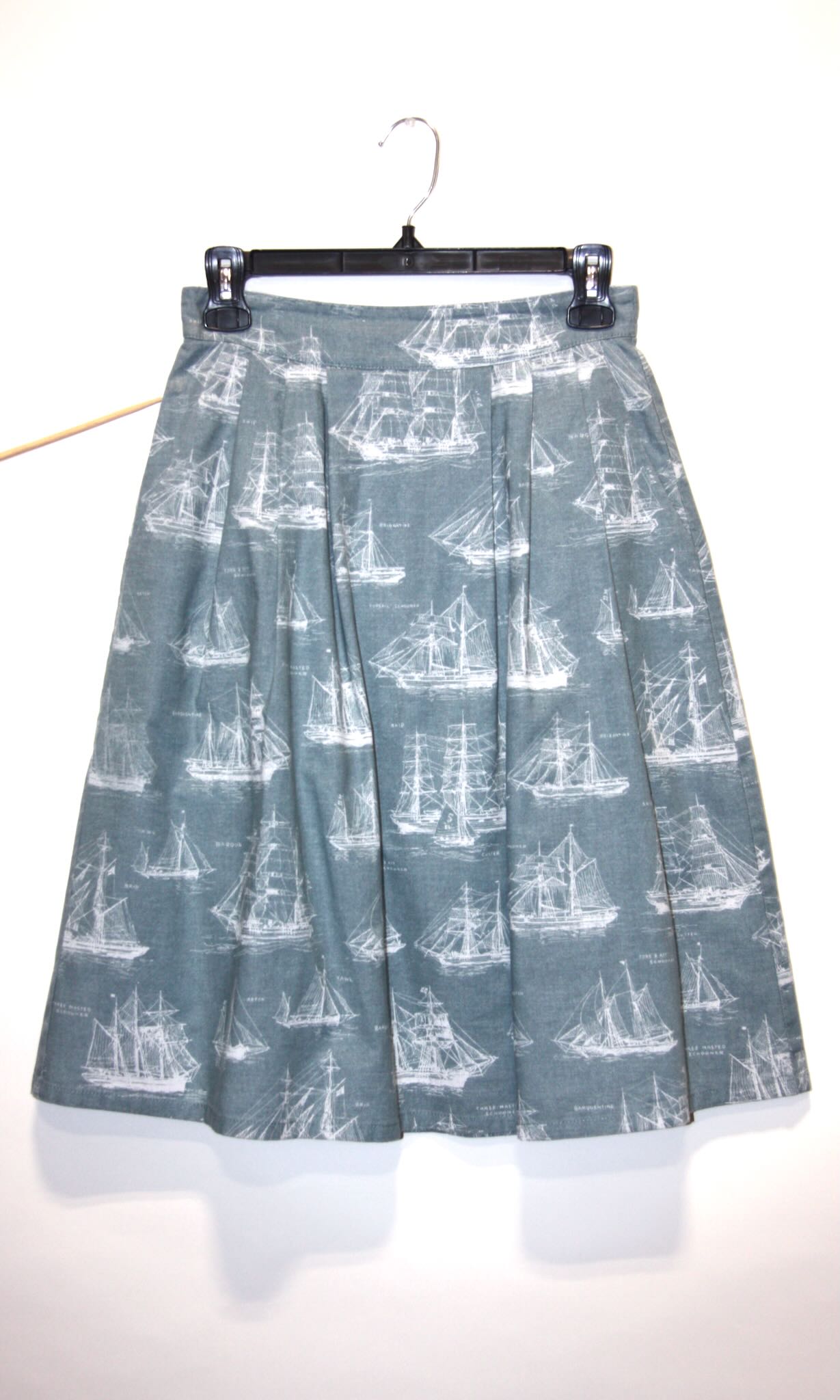 RN1674 - 4 - Ouzel Skirt - Sailboats