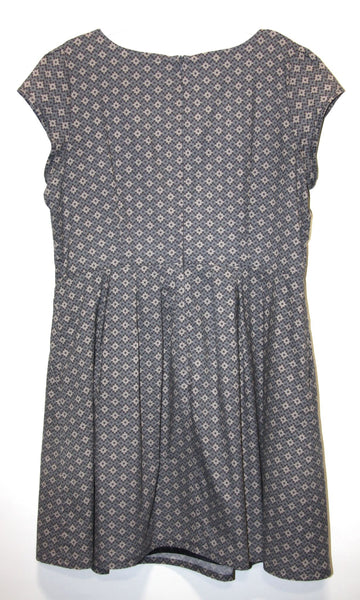 RN1691 - 16 - Peppershrike Dress - Grey