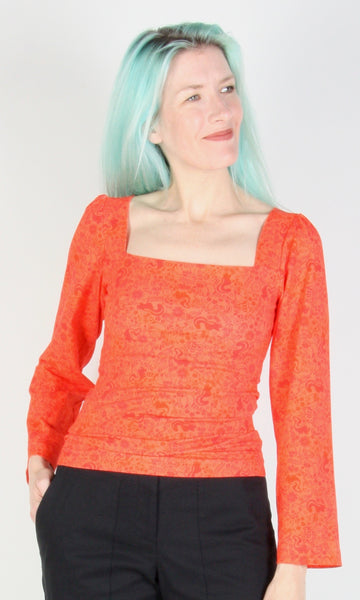 RN1603 - XS - Whiptail Top - Strawberry Skunks